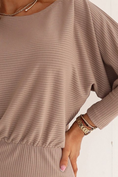 399-4 LARA Sukienka w prążki ze ściągaczami w rękawach - mocha mousse Numoco