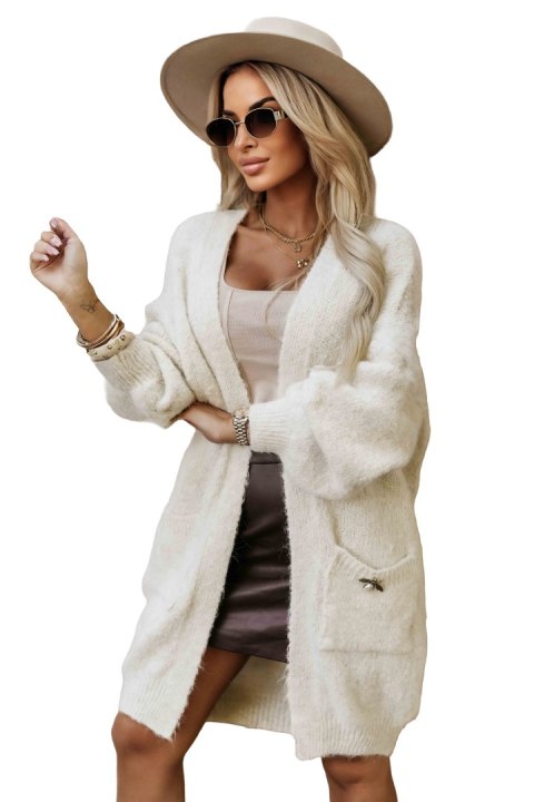 628-1 Modny kardigan oversize z ozdobną broszką i praktycznymi kieszeniami - beżowy Numoco basic