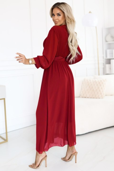 639-1 Elegancka plisowana sukienka maxi z paskiem i kopertowym dekoltem - bordowa Numoco basic