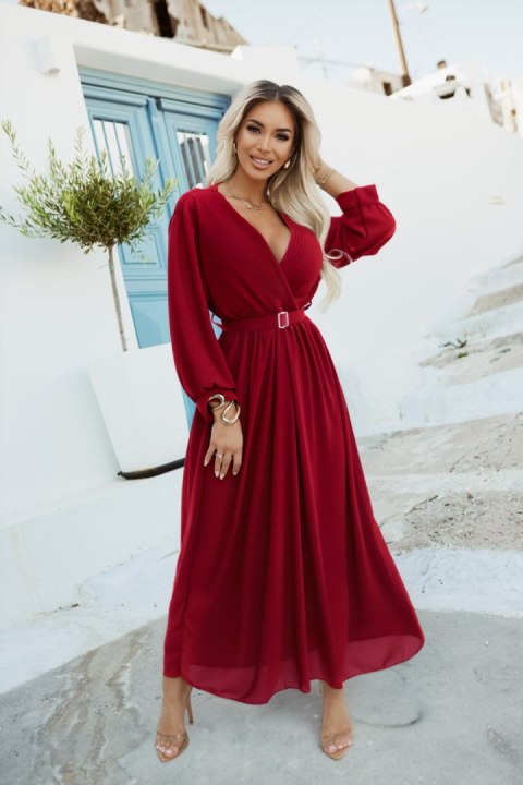 639-1 Elegancka plisowana sukienka maxi z paskiem i kopertowym dekoltem - bordowa Numoco basic