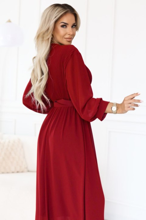 639-1 Elegancka plisowana sukienka maxi z paskiem i kopertowym dekoltem - bordowa Numoco basic