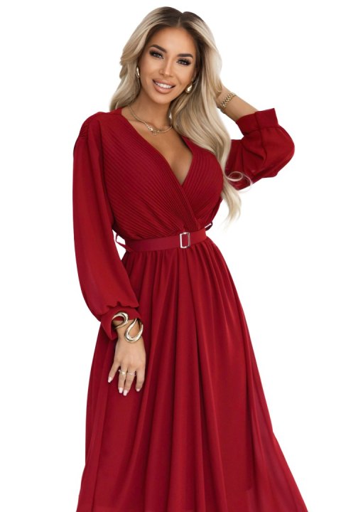 639-1 Elegancka plisowana sukienka maxi z paskiem i kopertowym dekoltem - bordowa Numoco basic