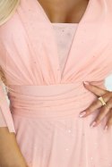 654-4 Długa połyskująca sukienka plus size z dekoltem i transparentnym rękawkiem - brzoskwiniowa Numoco basic