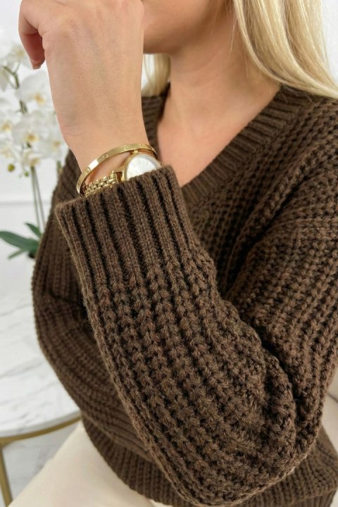 661-2 Ciepły sweter oversize o mięsistym splocie i dekolcie V - czekoladowy Numoco basic